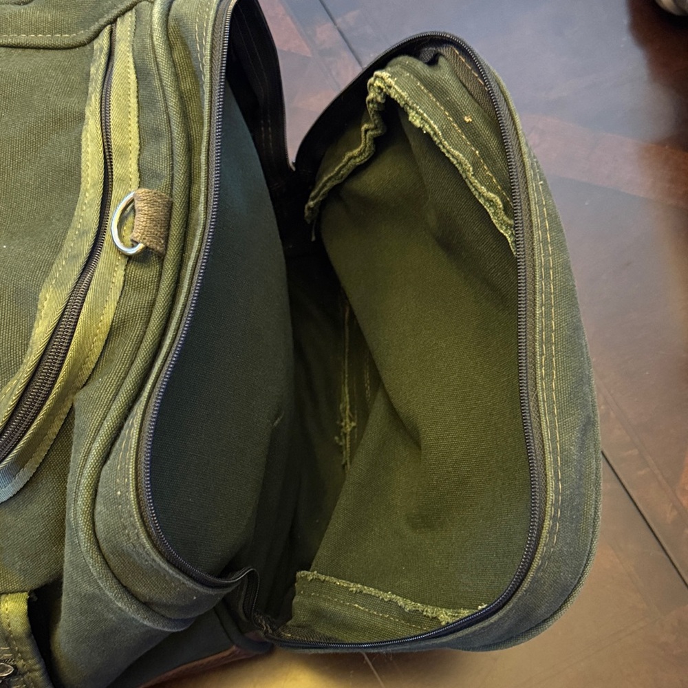 Vintage ORVIS BATTENKILL 25" Green Canvas Leather Duffle Bag - EUC - Picture 8 of 14